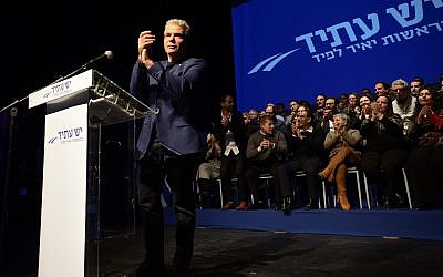 Yair Lapid, leader of the Yesh Atid party, talks to hundreds of supporters at a special event marking the launch of the party's elections campaign in Rishon Lezion on Jan 8, 2019. (Gili Yaari/FLASH90)