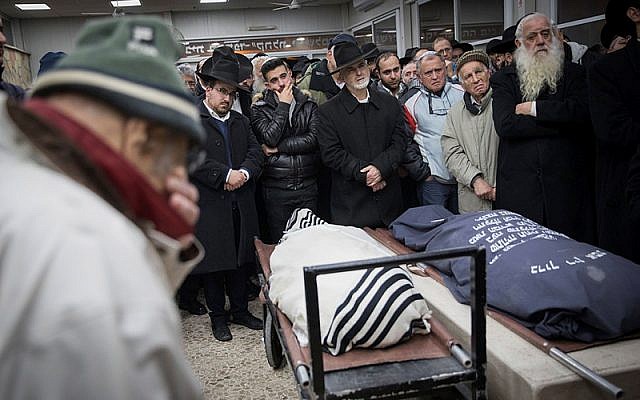 Mourners at the funeral of Yehuda and Tamar Kaduri, at the Har Hamenuchot cemetery in Jerusalem on January 14, 2019. (Noam Revkin Fenton/Flash90) Mourners at the funeral of Yehuda and Tamar Kaduri, at the Har Hamenuchot cemetery in Jerusalem on January 14, 2019. (Noam Revkin Fenton/Flash90)
