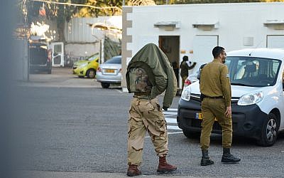 One (L) of the five Israeli soldiers from the Kfir Brigade who were arrested for allegedly beating two Palestinian suspects in their custody arrives for a court hearing at the Jaffa Military Court on January 10, 2019. (Flash90)