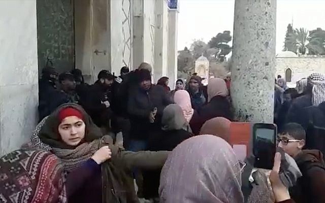 Muslim worshipers square off with police outside the Al-Aqsa Mosque in Jerusalem, January 14, 2019. (YouTube screenshot) Muslim worshipers square off with police outside the Al-Aqsa Mosque in Jerusalem, January 14, 2019. (YouTube screenshot)