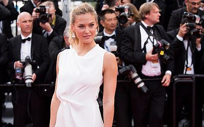 Bar Refaeli arrives for the opening ceremony and the screening of the film La Tete Haute (Standing Tall) at the 68th international film festival, Cannes, southern France, May 13, 2015. (Arthur Mola/Invision/AP)