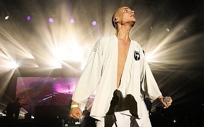 Dudu Faruk performs in Tel Aviv, January 16, 2019. (Flash90)