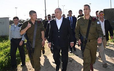 Prime Minister Benjamin Netanyahu (C) visiting a weapons depot at the Sirkin IDF base in central Israel, January 30, 2019. (Haim Tzach/GPO)