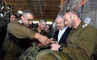 Prime Minister Benjamin Netanyahu, second left, visiting a weapons depot at the Sirkin IDF base in central Israel, January 30, 2019. (Haim Tzach/GPO)