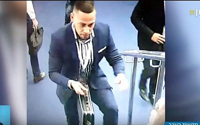 A man carries a briefcase believed to contain hundreds of thousands of shekels in diamonds stolen from the Ramat Gan Diamond Exchange on January 28, 2019. (screen capture: Kan broadcaster)
