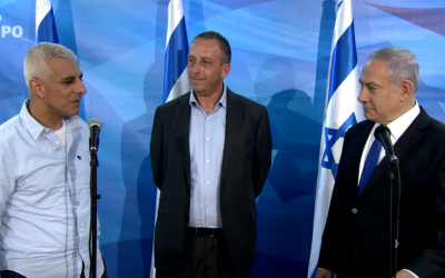 Left to right: Manager of Intel's Kiryat Gat production plant Daniel Benatar, Intel Israel CEO Yaniv Garty and Prime Minister Benjamin Netanyahu meet in Jerusalem (GPO video screenshot)