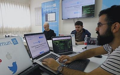 Engineers from the Israeli company "Commun.it" use their expertise in social media commercial analysis to identify networks of fake users, at their offices in the city of Bnei Brak near Tel Aviv on January 23, 2019 (JACK GUEZ / AFP)