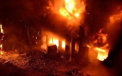 Flames and smoke rise from building after a fire broke out in an old part of the Bangladeshi capital Dhaka on February 21, 2019. (STR / AFP)
