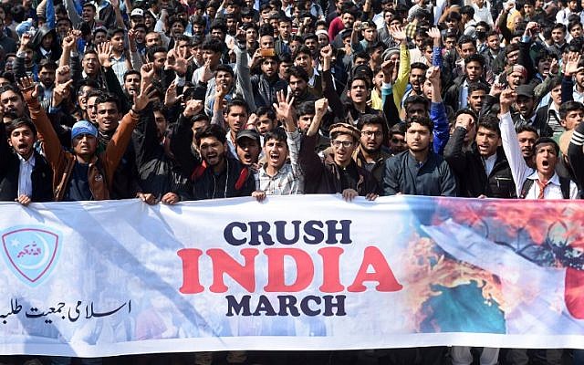 Students of Islami Jamiat Talaba, a wing of religious political party Pakistan Jamaat-e-Islami, chant slogans during an anti-India protest rally, in Lahore on February 27, 2019. (ARIF ALI/AFP) Students of Islami Jamiat Talaba, a wing of religious political party Pakistan Jamaat-e-Islami, chant slogans during an anti-India protest rally, in Lahore on February 27, 2019. (ARIF ALI/AFP)