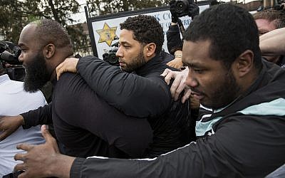 'Empire' actor Jussie Smollett, center, leaves Cook County jail following his release, Thursday, February 21, 2019, in Chicago. (Ashlee Rezin/Chicago Sun-Times via AP)