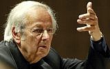 Conductor of the Oslo Philharmonic Orchestra, Andre Previn, leads the 15th symphony concert during the Lucerne Festival in the concert hall in Switzerland, September 1, 2004. (Urs FlueelerKEYSTONE via AP, File)