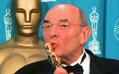 In this March 23, 1998 file photo, director Stanley Donen kisses the Oscar he received for Lifetime Achievement backstage at the 70th Academy Awards at the Shrine Auditorium in Los Angeles. (AP/Reed Saxon)