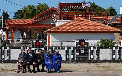 Illustrative. Elderly people enjoying the morning sun in the southern city of Ashkelon, January 10, 2009. (Gili Yaari/Flash 90)