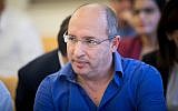 Histadrut chairman Avi Nissenkorn seen at the National Labor Court in Jerusalem on December 5, 2017. (Yonatan Sindel/Flash90)