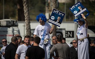 Likud supporters campaign for party members and candidates at the Tel Aviv Likud polling station on February 5, 2019. (Hadas Parush/Flash90)