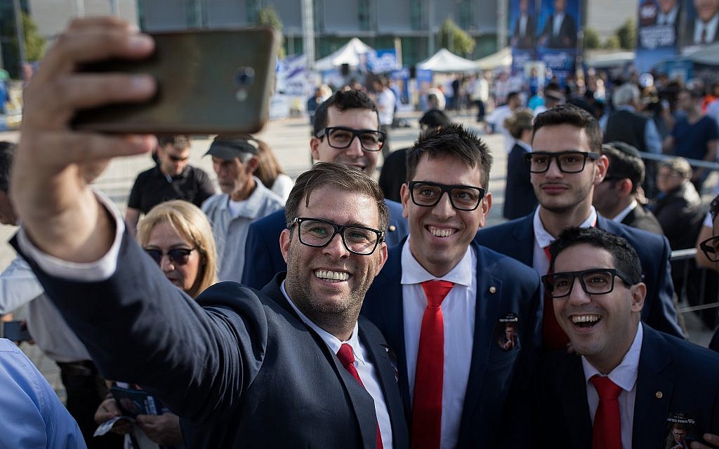 Likud MK Oren Hazan with Likud supporters outside Tel Aviv Likud polling station on February 5, 2019 (Hadas Parush/Flash90)