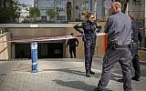 Police at the scene of a suspected gang hit in Ramat Gan, on February 26, 2019. (Flash90)