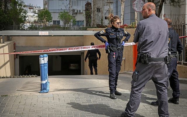 Police at the scene of a suspected gang hit in Ramat Gan, on February 26, 2019. (Flash90) Police at the scene of a suspected gang hit in Ramat Gan, on February 26, 2019. (Flash90)