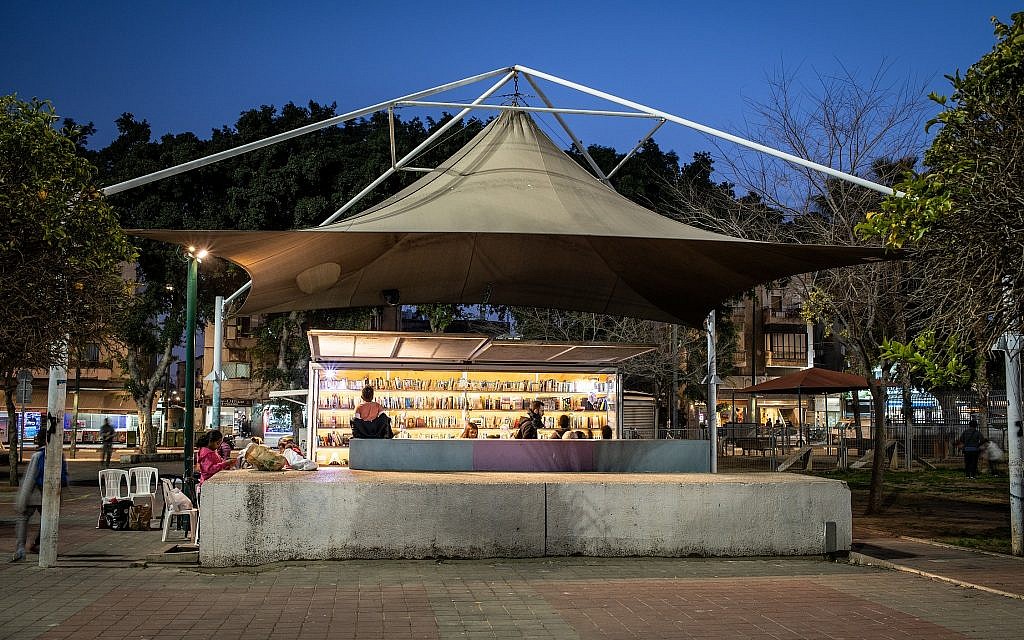 The Garden Library for refugees and migrant workers in Tel Aviv (Courtesy Robert Dawson)