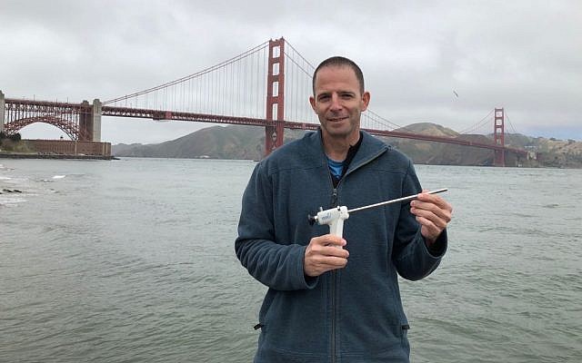 Eyal Kochavi, CEO and founder of Vessi Medical Ltd., with a device that has been shown to freeze bladder tumors in pigs (Courtesy) Eyal Kochavi, CEO and founder of Vessi Medical Ltd., with a device that has been shown to freeze bladder tumors in pigs (Courtesy)