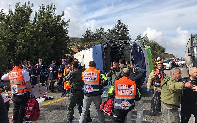 The scene of a bus crash near Beit Horon on Route 443, February 10, 2019. (Israel Police)