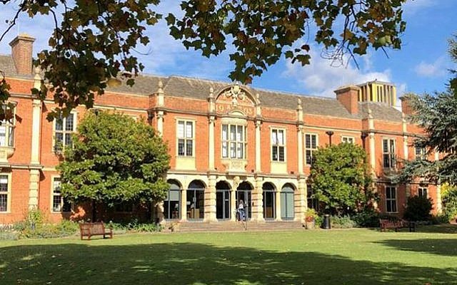 Library at Somerville College, Oxford, Library (Aivin G via Wikimedia Commons) Library at Somerville College, Oxford, Library (Aivin G via Wikimedia Commons)
