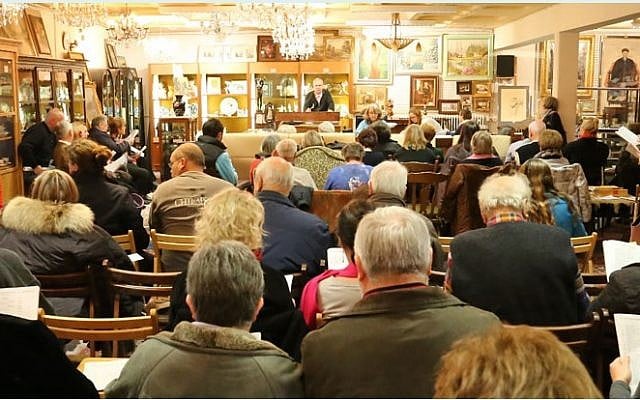 The auction hall in Auktionshaus Weidler im Nuremberg, Germany, where five paintings signed "A. Hitler", all of them watercolours, will be auctioned off on February 9, 2019. 26 other artworks were pulled from the sale as suspected forgeries. (Screenshot) The auction hall in Auktionshaus Weidler im Nuremberg, Germany, where five paintings signed "A. Hitler", all of them watercolours, will be auctioned off on February 9, 2019. 26 other artworks were pulled from the sale as suspected forgeries. (Screenshot)