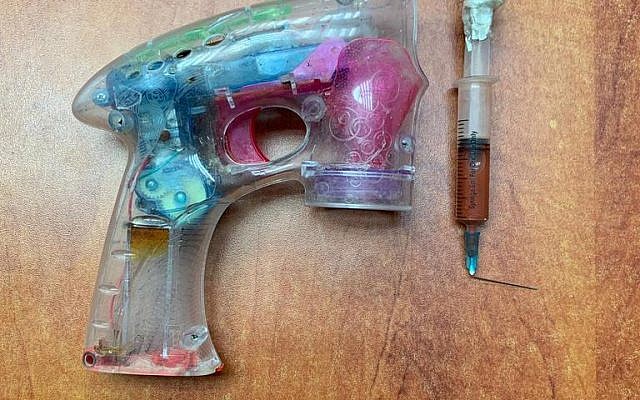 A soap bubble gun and syringe allegedly used by a Jordanian citizen to hold up an Israeli postal bank in January 2019. (Israel Police) A soap bubble gun and syringe allegedly used by a Jordanian citizen to hold up an Israeli postal bank in January 2019. (Israel Police)
