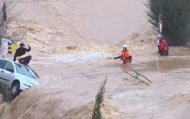 Man is rescued from floodwaters in the Arazim Valley, west of Jerusalem, February 28, 2019. (Channel 12 screen capture) Man is rescued from floodwaters in the Arazim Valley, west of Jerusalem, February 28, 2019. (Channel 12 screen capture)