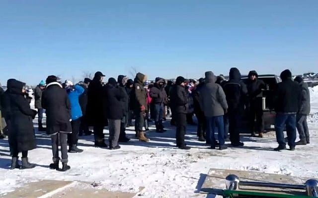 Dozens attend the funeral of Holocaust survivor Eddie Ford in Toronto, Canada, January 31, 2019 (Screen grab via Ynet News) Dozens attend the funeral of Holocaust survivor Eddie Ford in Toronto, Canada, January 31, 2019 (Screen grab via Ynet News)