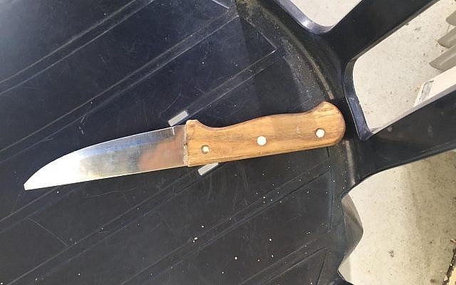 A knife carried by a Palestinian who tried to enter the Tomb of the Patriarchs holy site in the West Bank city of Hebron, February 3, 2019 (Israel Police) A knife carried by a Palestinian who tried to enter the Tomb of the Patriarchs holy site in the West Bank city of Hebron, February 3, 2019 (Israel Police)