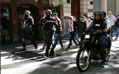 Argentinian security forces hold a drill near the Israeli embassy in Buenos Aires, February 3, 2018 (Argentine Police)