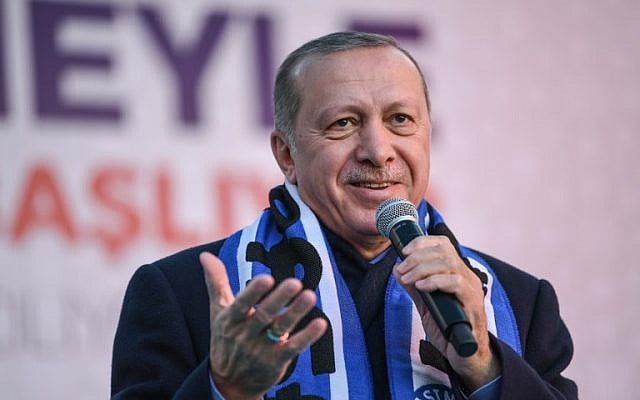 Turkish President Recep Tayyip Erdogan sings his election song before delivering a speech at an election rally in Istanbul's Kasimpasa district, on March 5, 2019 (Ozan KOSE / AFP) Turkish President Recep Tayyip Erdogan sings his election song before delivering a speech at an election rally in Istanbul's Kasimpasa district, on March 5, 2019 (Ozan KOSE / AFP)