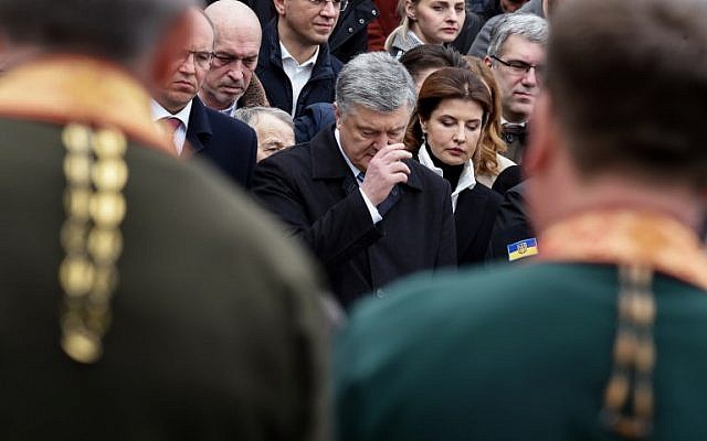 Ukrainian President Petro Poroshenko, center, and his wife Maryna, center right, take part in an open air prayer for fair elections served by the priests of the Orthodox Church of Ukraine and the other confessions in Kiev, on March 30, 2019, on the eve of the Ukrainian presidential election. (Sergei Gapon/AFP) Ukrainian President Petro Poroshenko, center, and his wife Maryna, center right, take part in an open air prayer for fair elections served by the priests of the Orthodox Church of Ukraine and the other confessions in Kiev, on March 30, 2019, on the eve of the Ukrainian presidential election. (Sergei Gapon/AFP)