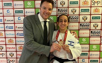 Israeli judoka Gili Cohen (R) poses for a photo with coach Shani Hershko after winning the gold medal at the Grand Slam competition in Ekaterinburg, Russia on March 15, 2019. (Israel Judo Association)
