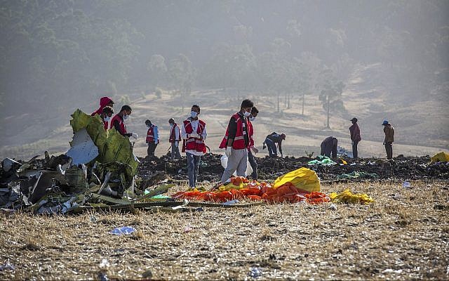 Rescuers at the scene of an Ethiopian Airlines flight crash south of Addis Ababa, Ethiopia, March 11, 2019. (AP /Mulugeta Ayene) Rescuers at the scene of an Ethiopian Airlines flight crash south of Addis Ababa, Ethiopia, March 11, 2019. (AP /Mulugeta Ayene)