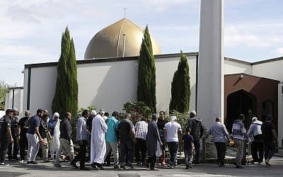 Worshipers prepare to enter the Al Noor mosque following a mass shooting in Christchurch, New Zealand, March 23, 2019. (AP Photo/Mark Baker)