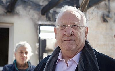 President Reuven Rivlin meets with residents from Nataf, outside of Jerusalem, on November 27, 2016. (Mark Neyman/GPO)