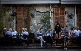 Diners sit at Rothschild 12 restaurant on Rothschild Boulevard in Tel Aviv, on June 22, 2017 (Miriam Alster/FLASH90)