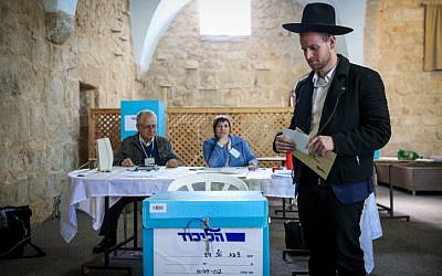 An ultra-Orthodox man casts his vote at the Tzfat Likud polling station on February 5, 2019 in the party's primaries. (David Cohen/Flash90)