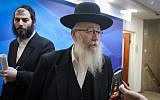 Deputy Health Minister Yaakov Litzman arrives at the weekly cabinet meeting at the Prime Minister's Office in Jerusalem, March 10, 2019. (Marc Israel Sellem/POOL)