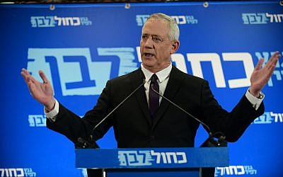Benny Gantz speaks at a news conference in Tel Aviv on March 27, 2019. (Tomer Neuberg/Flash90)
