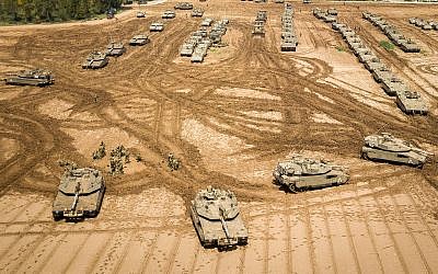 IDF tanks stationed near the Gaza border, March 27, 2019. (Dudi Modan/Flash90)