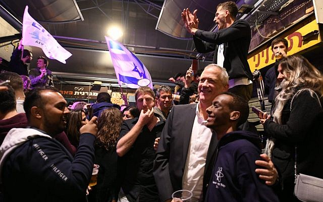 Blue and White party leader Benny Gantz visits Jerusalem's Mahane Yehuda market on March 28, 2019. (Sharia Diamnet) Blue and White party leader Benny Gantz visits Jerusalem's Mahane Yehuda market on March 28, 2019. (Sharia Diamnet)