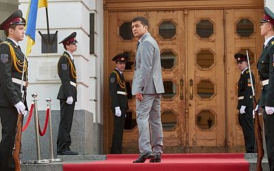 Volodymyr Zelensky as the character Vasyl Petrovych Holoborodko in his TV comedy show 'Servant of the People' (Yaroslav Burdovitsin/Wikimedia Commons)