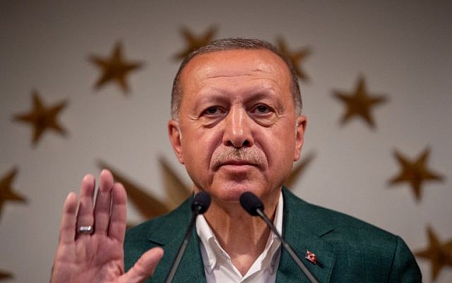 Turkish President Tayyip Erdogan prepares to deliver a speech at Huber Mansion in Istanbul on March 31, 2019, following local elections. (BULENT KILIC / AFP) Turkish President Tayyip Erdogan prepares to deliver a speech at Huber Mansion in Istanbul on March 31, 2019, following local elections. (BULENT KILIC / AFP)