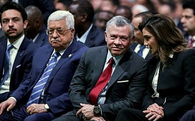 (R to L) Queen Rania of Jordan, King Abdullah II of Jordan, Palestinian Authority President Mahmoud Abbas, and Jordan's Crown Prince Hussein applaud as they attend the opening ceremony of the 2019 World Economic Forum on the Middle East and North Africa, at the King Hussein Convention Center at the Dead Sea, in Jordan on April 6, 2019. (Khalil MAZRAAWI / AFP)