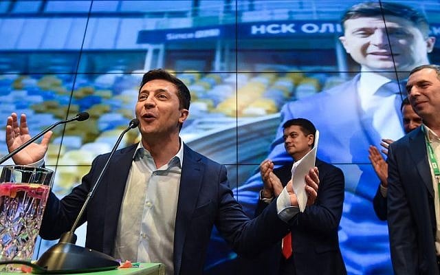 Ukrainian comedian and presidential candidate Volodymyr Zelensky gives a speech after the announcement of the first exit poll results in the second round of Ukraine's presidential election at his campaign headquarters in Kiev on April 21, 2019. (Genya SAVILOV / AFP) Ukrainian comedian and presidential candidate Volodymyr Zelensky gives a speech after the announcement of the first exit poll results in the second round of Ukraine's presidential election at his campaign headquarters in Kiev on April 21, 2019. (Genya SAVILOV / AFP)