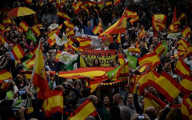 Far-right party Vox supporters wave Spanish flags during campaign rally in Seville on April 24, 2019 ahead of the April 28 general election. (CRISTINA QUICLER / AFP) Far-right party Vox supporters wave Spanish flags during campaign rally in Seville on April 24, 2019 ahead of the April 28 general election. (CRISTINA QUICLER / AFP)