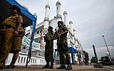Soldiers stand guard outside a mosque ahead of the Friday noon prayers in Colombo, Sri Lanka, on April 26, 2019. (AFP/Jewel Samad)